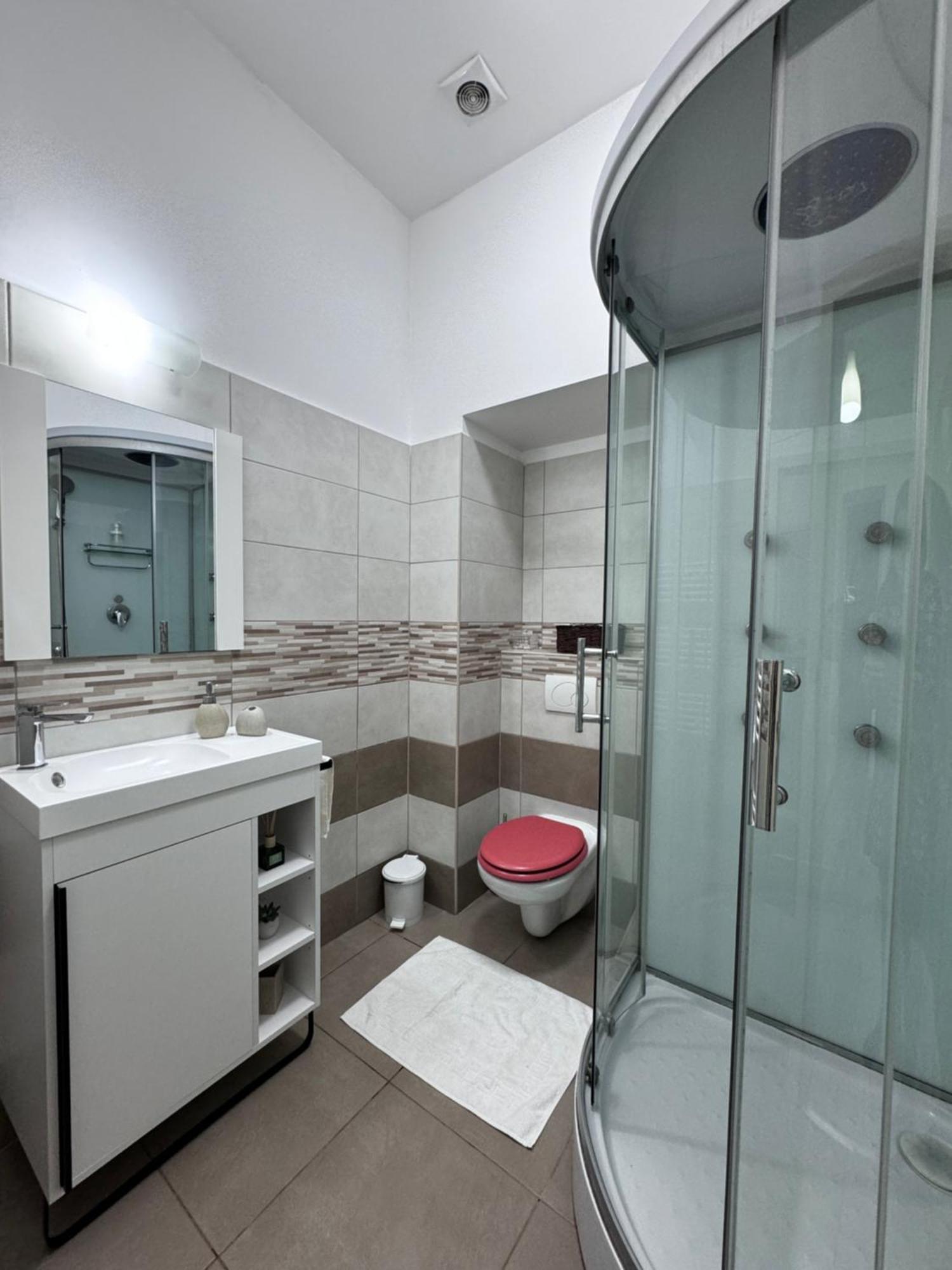 Apartament Center *